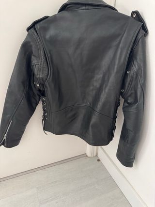 Chaqueta de piel negra