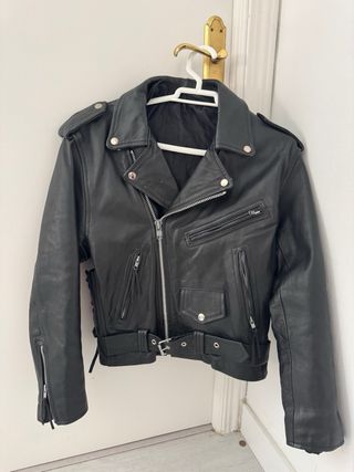 Chaqueta de piel negra