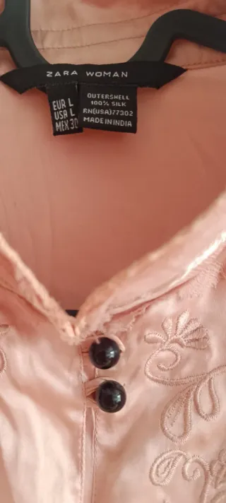 Blusa Zara Vintage de seda  rosa bordada.
