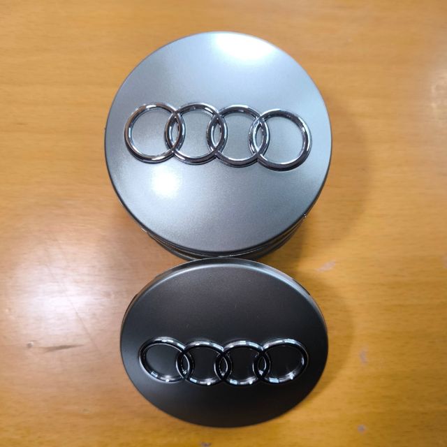 TAPABUJES AUDI 68mm GRIS - EMBLEMA LLANTAS AUDI