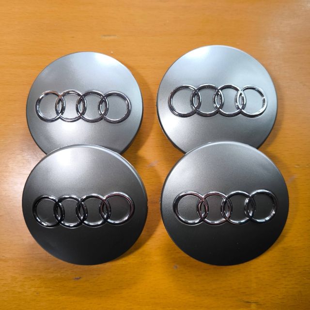 TAPABUJES AUDI 68mm GRIS - EMBLEMA LLANTAS AUDI