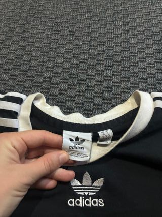 Camiseta Adidas Negra Rayas Blancas