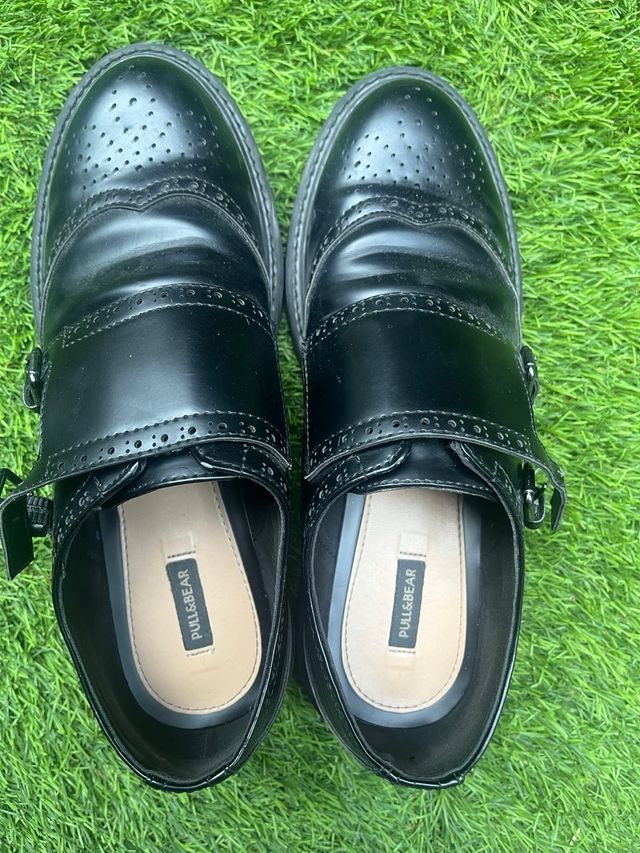 Mocasines Miércoles Pull&Bear hebilla negros