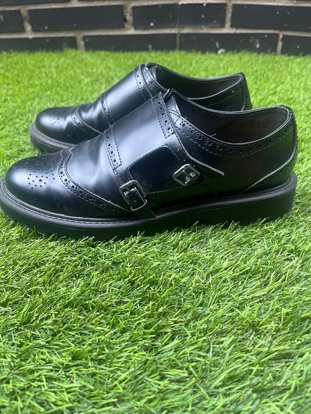 Mocasines Miércoles Pull&Bear hebilla negros