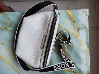 Riñonera Michael Kors Blanca y Negra