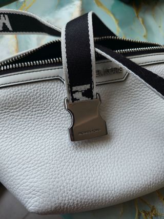 Riñonera Michael Kors Blanca y Negra