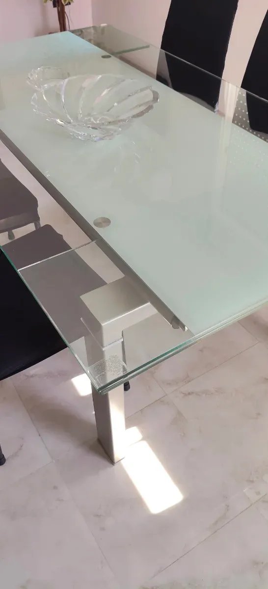 Mesa de comedor cristal y meta l