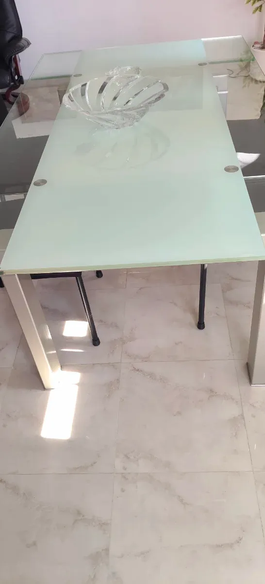 Mesa de comedor cristal y meta l