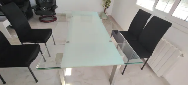 Mesa de comedor cristal y meta l
