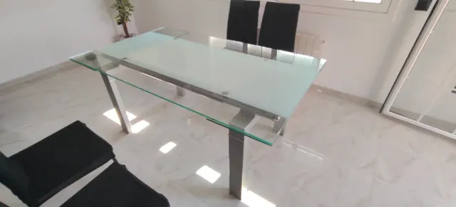 Mesa de comedor cristal y meta l