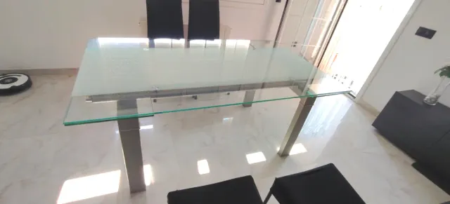 Mesa de comedor cristal y meta l