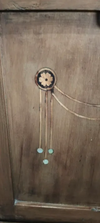 Antigua mesita con nácar