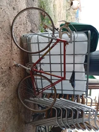 Bicicleta de carretera roja
