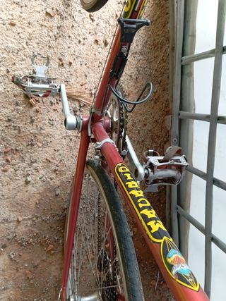 Bicicleta de carretera roja