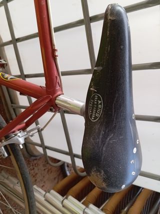 Bicicleta de carretera roja