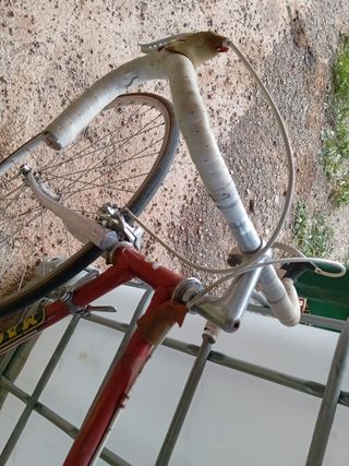 Bicicleta de carretera roja