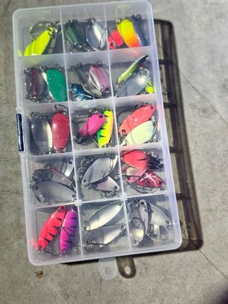 Caja 43 Cucharillas Pesca Señuelos Variados