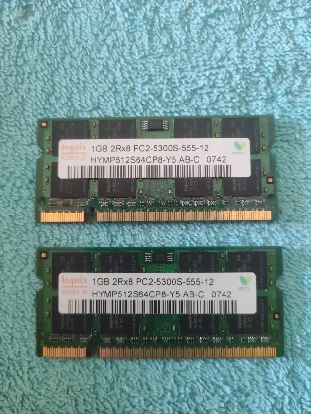 2x Hynix 1GB DDR2 SODIMM RAM
