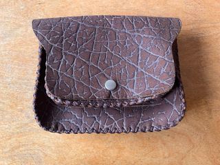 Riñonera de piel artesanal