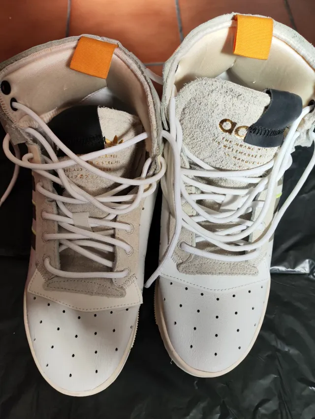 Zapatillas Adidas Rivalry RM Crema Blanco.