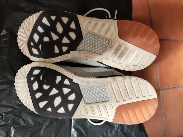 Zapatillas Adidas Rivalry RM Crema Blanco.