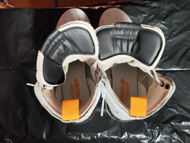 Zapatillas Adidas Rivalry RM Crema Blanco.