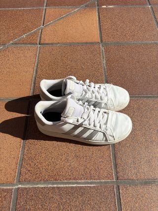 Zapatillas Adidas Blancas y Grises