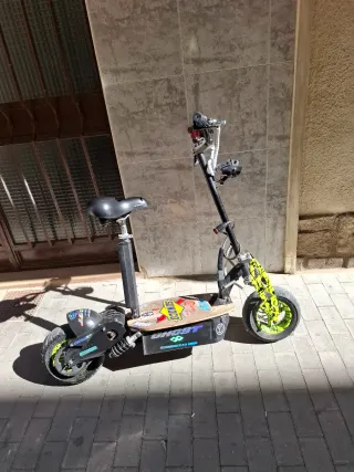 Patinete eléctrico con asiento remobible
