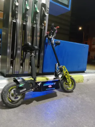 Patinete eléctrico con asiento remobible
