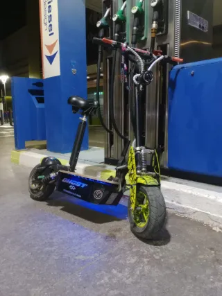 Patinete eléctrico con asiento remobible
