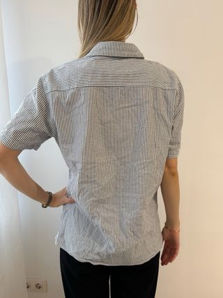 Camisa M Rayas Pull&Bear azul y blanco