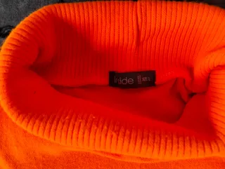 Jersey naranja cuello alto crop top