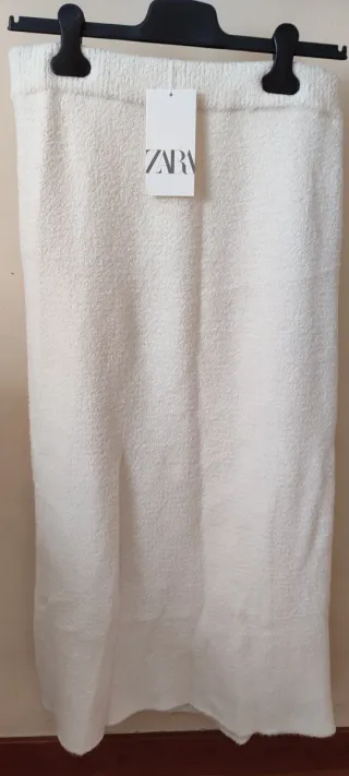 Falda elástica, calentita y muy suave de Zara