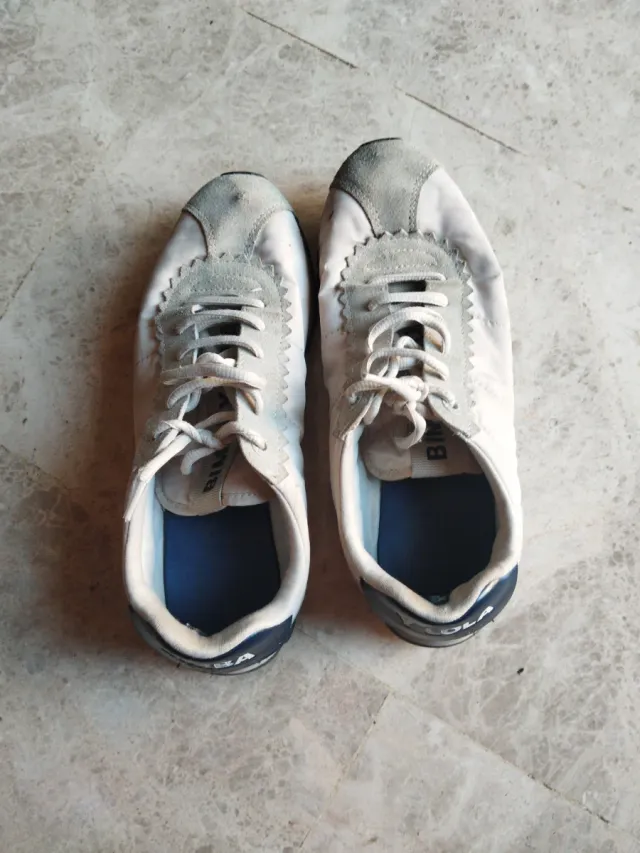 Zapatillas Bimba y Lola grises y blancas