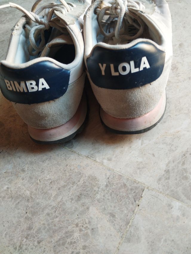 Zapatillas Bimba y Lola grises y blancas