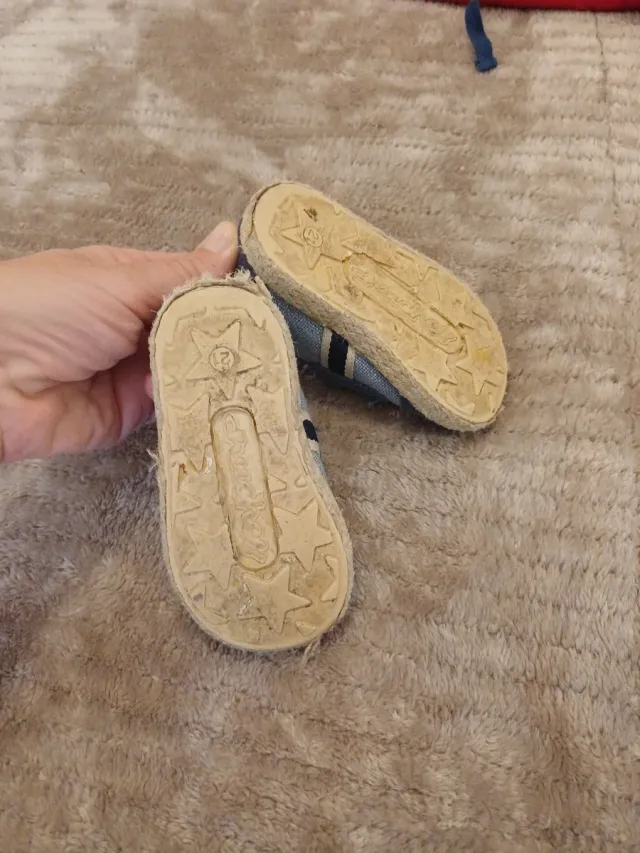 Zapatos azules para bebé con velcro