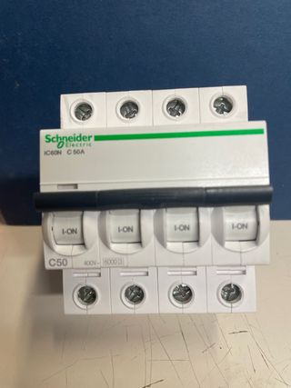 Interruptor  Magnetotérmico Schneider 50 A curva C