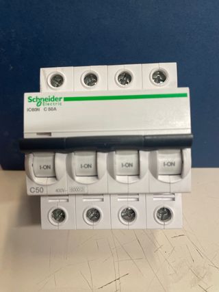 Interruptor  Magnetotérmico Schneider 50 A curva C