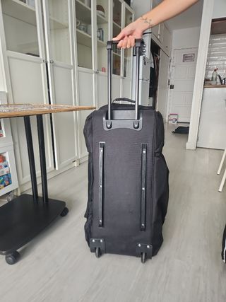 Bolso Maleta Negro con Ruedas