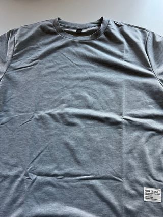 Camiseta gris de manga corta