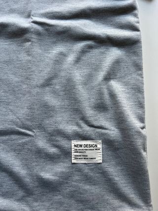 Camiseta gris de manga corta