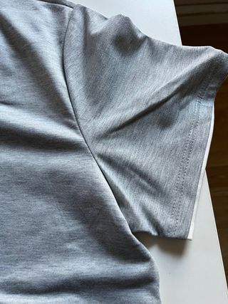 Camiseta gris de manga corta
