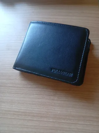 Cartera Pull&Bear Negra Sin Usar.
Perfecto estado.