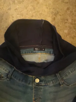 Pantalón premamá vaquero y legging azul. Marca TEX