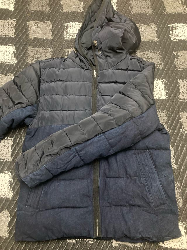 Abrigo Zara azul y negro