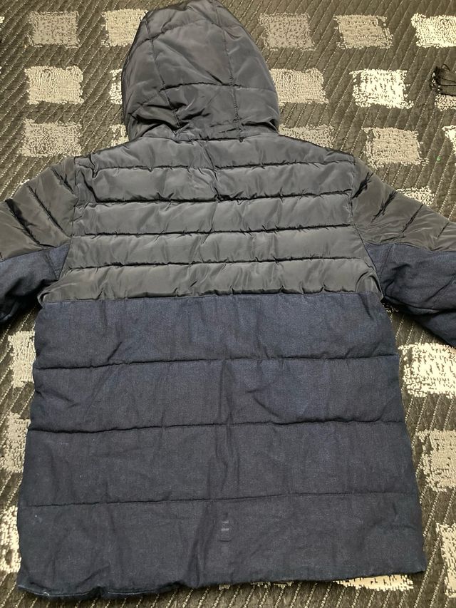 Abrigo Zara azul y negro