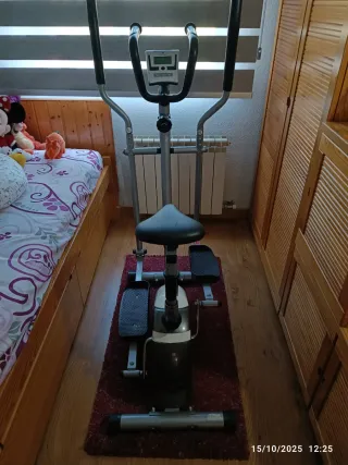 Bicicleta estática elíptica y ski