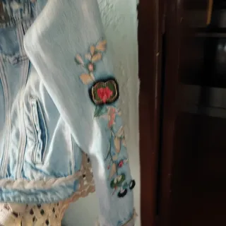 Cazadora Desigual floreada Talla S