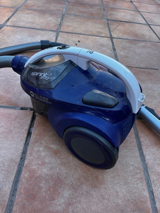 Aspiradora Hoover Sprint Evo poco usada