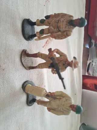 3 Soldatini: 2 Paracadutisti, 1 Bersagliere